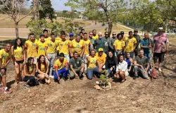 Plantio de rvores marca ao do projeto Salve o Rio Araguaia em Barra do Garas