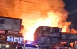 Grande Incndio Destri Comrcios em Barra do Garas