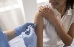 Axl Rose Traz Vacinao a Cuiab