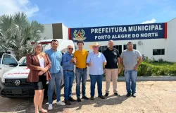 Prefeito de Porto Alegre do Norte entrega ambulncia zero km ao distrito de Nova Floresta