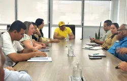 PREFEITO INTERINO: Vice-prefeito assume Prefeitura e realiza reuni�o de planejamento com secret�rios