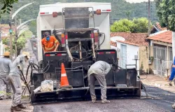 Mais seguran�a, mobilidade e ruas revitalizadas: microrrevestimento avan�a em Barra do Gar�as