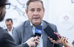 Dr. Eug�nio coordena visita t�cnica a obras do Hospital Regional de Confresa