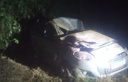 M�e e filho morrem ap�s carro capotar em rodovia de MT