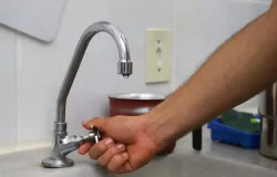 Queda de energia afeta abastecimento de �gua em Barra do Gar�as