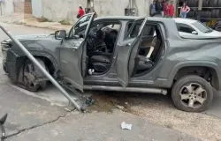 Homem atropela motociclista e destr�i postes em fuga pela pol�cia em Cuiab�, � preso com drogas