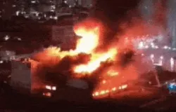 Inc�ndio de grandes propor��es destr�i f�brica de autope�as na Lapa, em SP