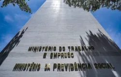 Ministério do Trabalho multiplica verba e fecha contratos com ONGs ligadas a sindicatos