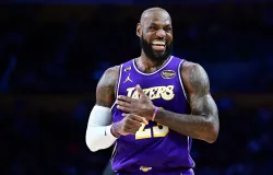 LeBron faz hist�ria e Lakers vencem Mavericks antes do All-Star