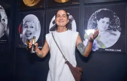 Separada de Nanda Costa, Lan Lahn faz primeira apari��o p�blica em baile de carnaval