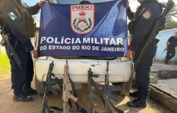 Flagrados com fuzis, quatro suspeitos de integrar o Comando Vermelho s�o presos em Duque de Caxias