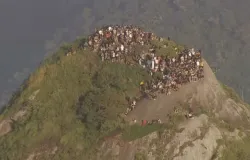 Turistas ficam 'ilhados' no Morro Dois Irm�os durante tiroteio no Vidigal; Avenida Niemeyer foi fechada