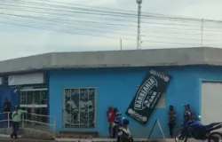 Homens de moto invadem barbearia e matam cliente em Mato Grosso