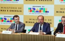 Governo cria ajuda de at� R$ 0,89 para segurar o pre�o da gasolina