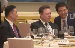 Elon Musk e dono da Xiaomi se encontram de forma estranha; veja o v�deo