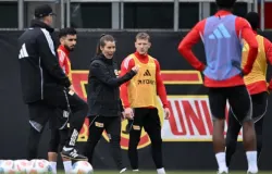 Mulheres fazem hist�ria treinando times de futebol masculinos na Alemanha Alemanha e no Brasil