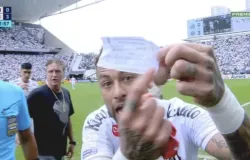 Neymar � tirado do jogo por engano, fica furioso e leva cart�o