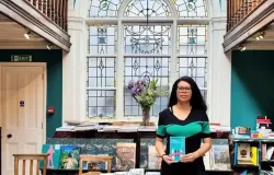 Escritora brasileira disputa pr�mio importante de livros