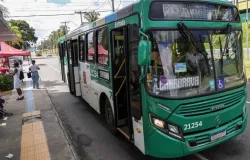 Greve dos motoristas de �nibus � suspensa ap�s reuni�o em Salvador