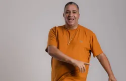 Waguinho, ex-vocalista de Os Morenos, vira cantor gospel e se apresenta na Marcha para Jesus