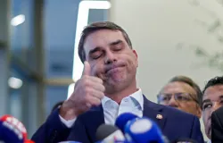 Pesquisa mostra que 88% dos eleitores de Fl�vio Bolsonaro querem que ele continue na disputa pela presid�ncia