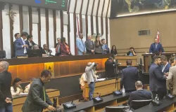 AL-BA aprova abono para professores e convers�o de licen�a-pr�mio em dinheiro para servidores