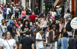 Brasil gera 85,9 mil novos empregos em abril, mostra Caged