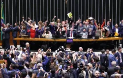 Deputados aprovam o fim da escala 6x1: veja como cada um votou