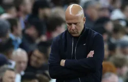 Liverpool demite t�cnico Arne Slot e time passa por grande reformula��o