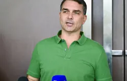 Aliados de Lula pedem investiga��o contra Fl�vio Bolsonaro por suposta amea�a ao pa�s