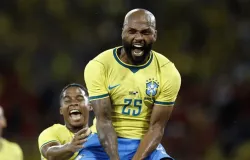 Ancelotti usa 2 times diferentes e Brasil goleia Panam� por 6 a 2