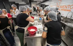 Carreta que ensina a cozinhar j� treinou mais de 2,6 mil pessoas em 2026