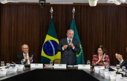 Governo do Brasil promete revidar taxas dos Estados Unidos