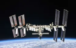 Astronautas deixam a ISS para consertar vazamentos