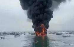 Explos�o e fogo destroem 14 barcos de pesca no Equador