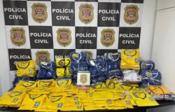 Pol�cia de S�o Paulo pega mais de 50 mil figurinhas e �lbuns falsos da Copa do Mundo