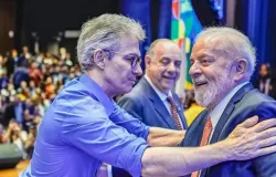 Governador de Minas critica senador do PT e questiona Lula sobre l�der no Senado