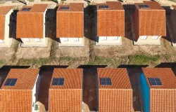 Casas populares de SP usam energia solar e economizam �gua