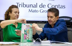 Presidente do TCE-MT denuncia esquema bilion�rio de venda de livros in�teis para prefeituras