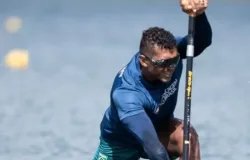 Filho de Isaquias Queiroz � internado e atleta acalma f�s