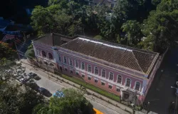 Pr�ncipe � impedido de entrar em pal�cio em Petr�polis e briga vai parar na Justi�a