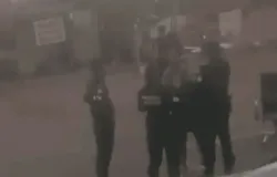 Mulher � presa ap�s xingar outra de 'sapatona nojenta' em briga de rua