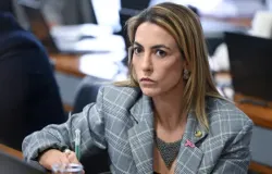 Senadora que apoiou Lula � xingada por membros do PT