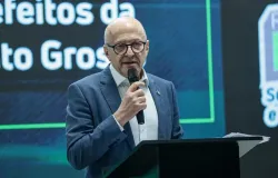 Governador doa �rea milion�ria e gera crise entre promotores