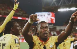 Dan�arino se torna estrela do futebol e esperan�a de Gana na Copa