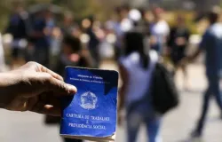 37 Milh�es de Brasileiros Trabalham Mais de 41 Horas por Semana