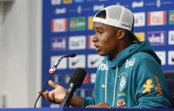 Endrick fala sobre amizade com Neymar e quer aprender com ele: '� muito importante'