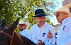 F�lix Mendon�a J�nior participa de desfile da Independ�ncia da Bahia em Caetit�