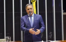A�cio Neves desiste de ser candidato a presidente e agora quer uma vaga no Senado