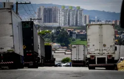 Caminhoneiros amea�am paralisa��o se Alcolumbre n�o votar medida do frete